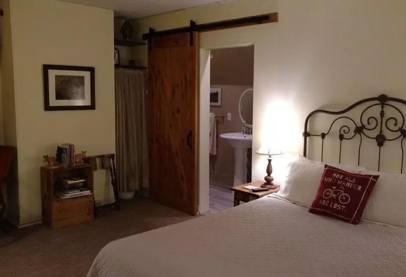 ホテル Geyser Lodge