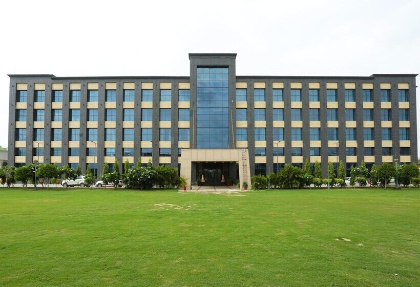 فندق Golden Blossom Imperial Resorts