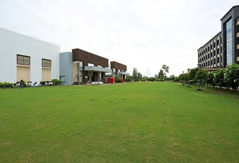 فندق Golden Blossom Imperial Resorts