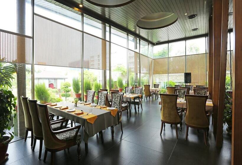 فندق Golden Blossom Imperial Resorts