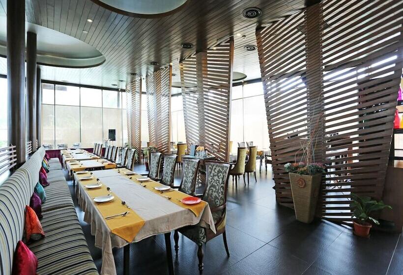 فندق Golden Blossom Imperial Resorts