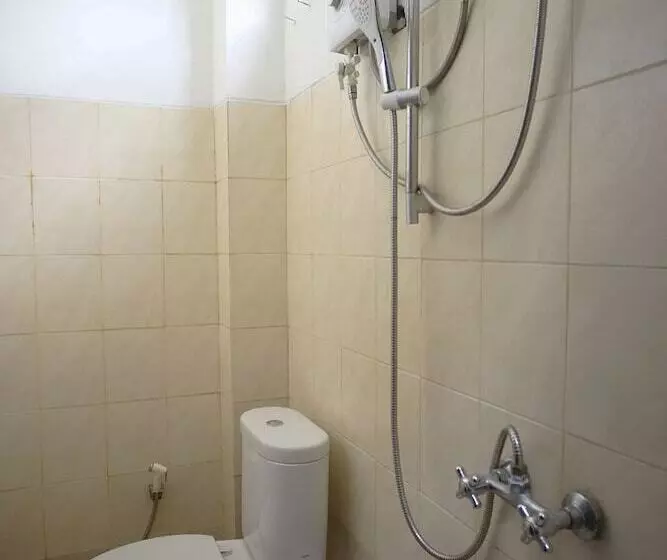 ホテル Her Mandiri Guest House
