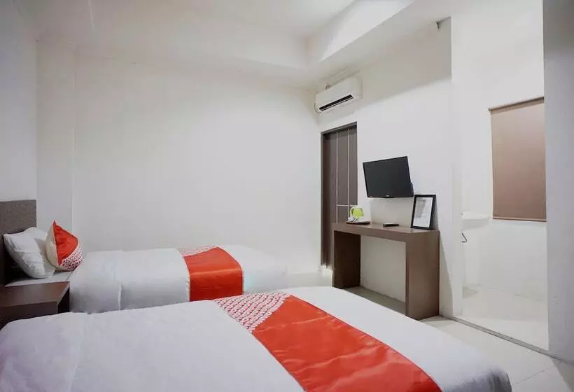 ホテル Her Mandiri Guest House