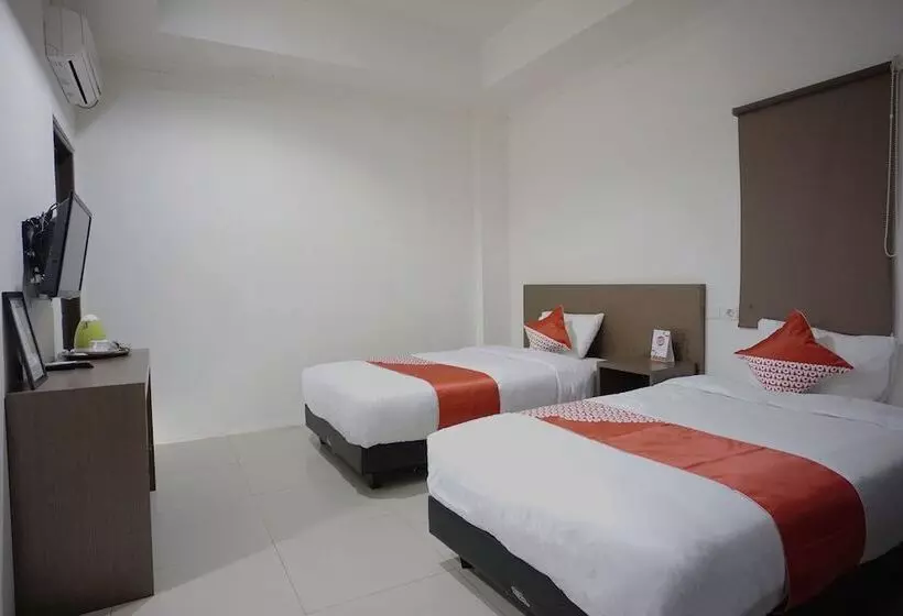 ホテル Her Mandiri Guest House