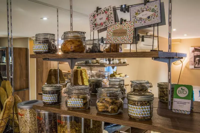 ホテル Mercure Paris Suresnes Longchamp