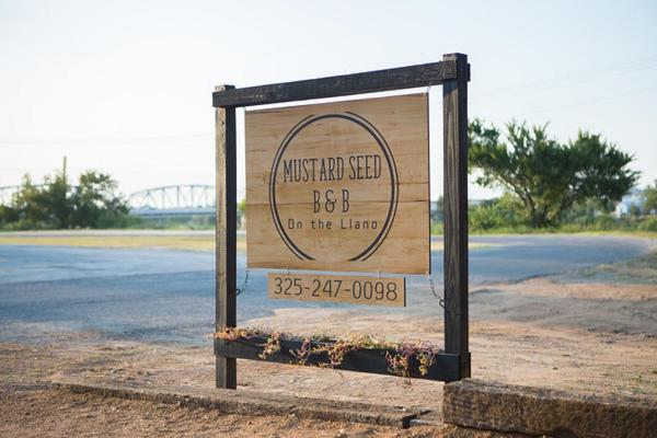 فندق Mustard Seed B&b On The Llano
