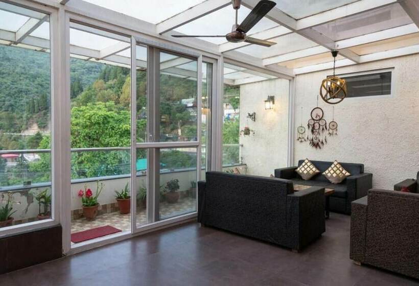 ホテル Nirvana Lodge & Lounge