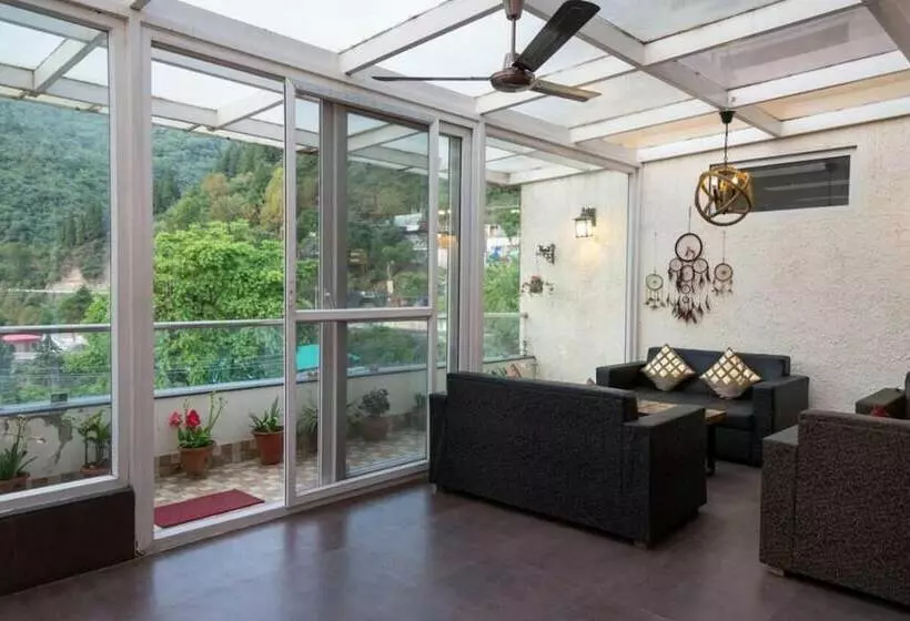 Hotelli Nirvana Lodge & Lounge