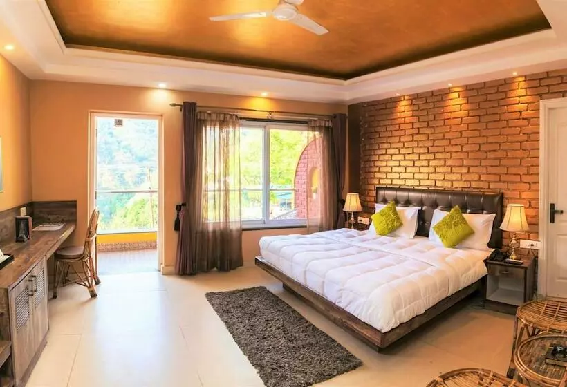 Hotelli Nirvana Lodge & Lounge