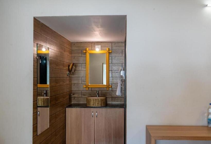 ホテル Saavaj Resort, Sasan Gir   Where Wilderness Meets Luxury