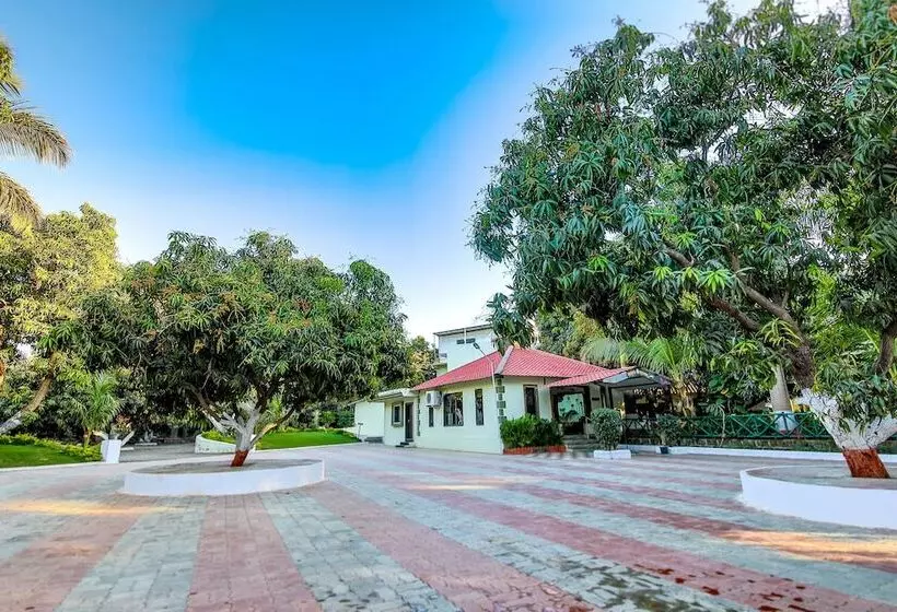 ホテル Saavaj Resort, Sasan Gir   Where Wilderness Meets Luxury