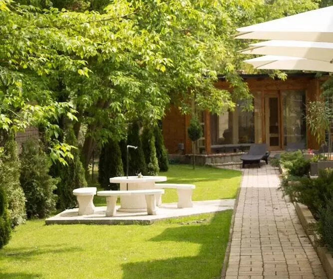 Hotel Silver Garden