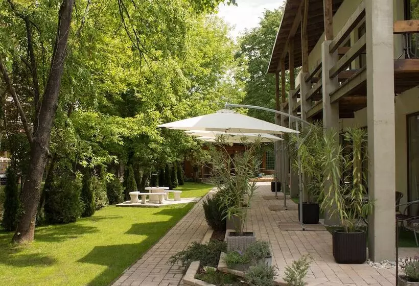 Hotel Silver Garden