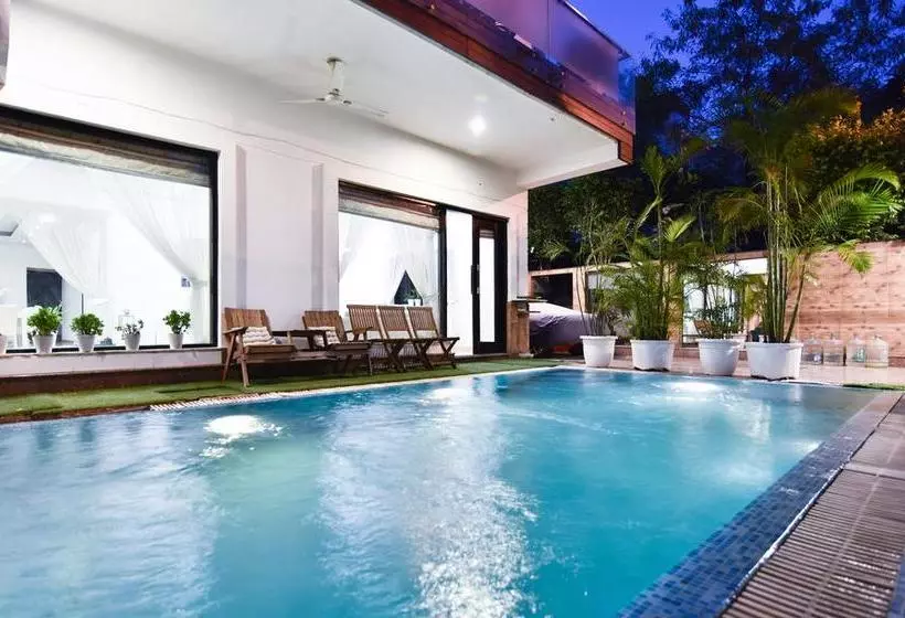 Hotelli Treebo Trend The G8 Sector 39