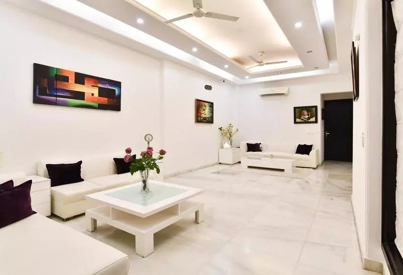 Hotelli Treebo Trend The G8 Sector 39