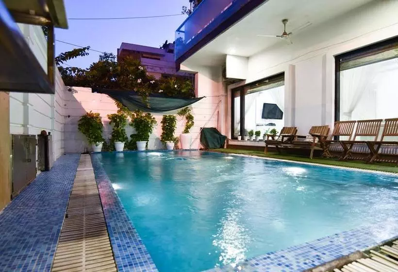 Hotelli Treebo Trend The G8 Sector 39