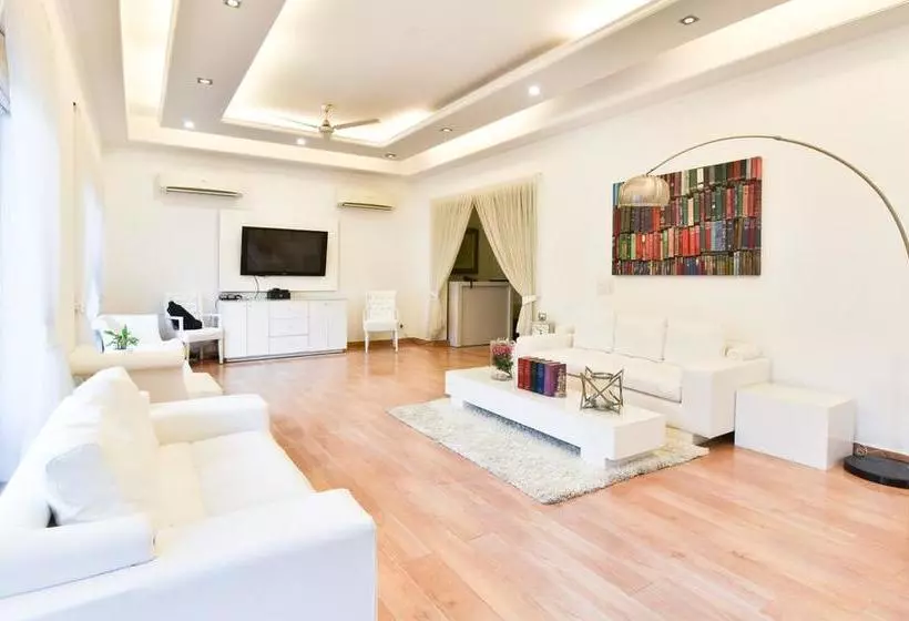 Hotelli Treebo Trend The G8 Sector 39