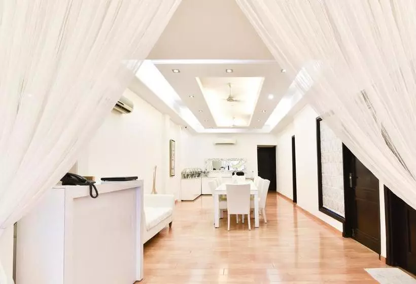 Hotelli Treebo Trend The G8 Sector 39