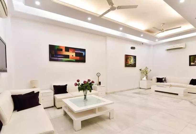 Hotelli Treebo Trend The G8 Sector 39