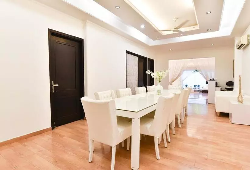 Hotelli Treebo Trend The G8 Sector 39