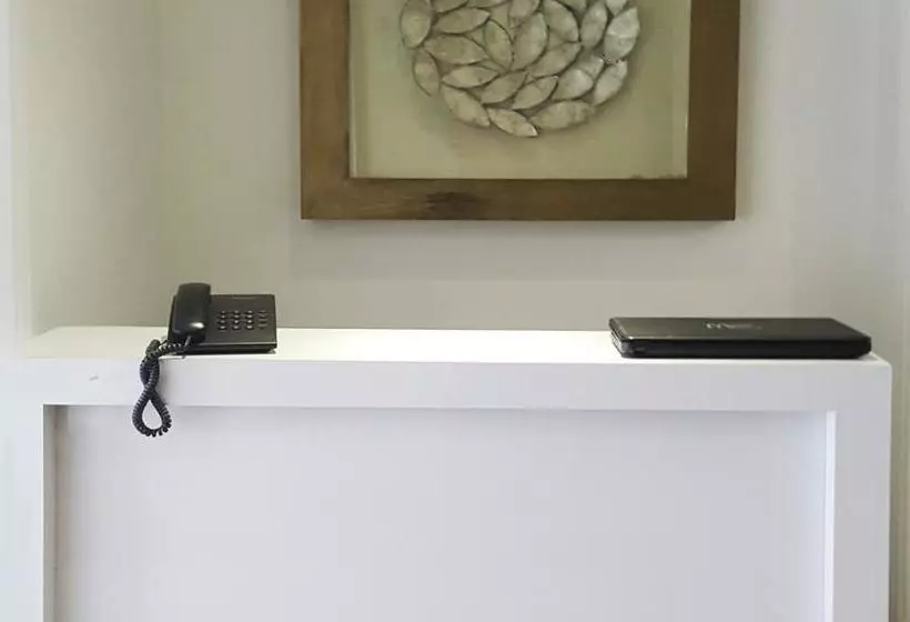 Hotelli Treebo Trend The G8 Sector 39