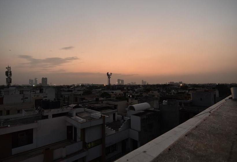 בית מלון כפרי Treebo Trend The G8 Sector 39