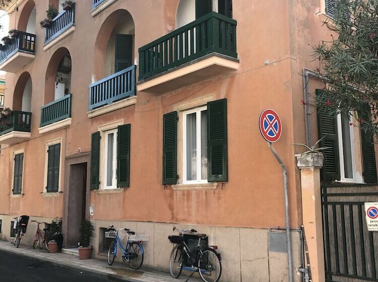 Отель Affittacamere Levantomare