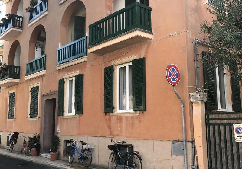 Отель Affittacamere Levantomare