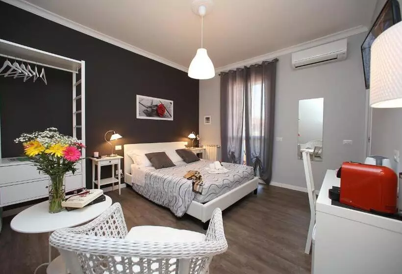 هتل A 2 Passi Dai Musei Luxury Guest House