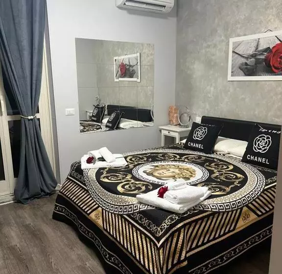 هتل A 2 Passi Dai Musei Luxury Guest House