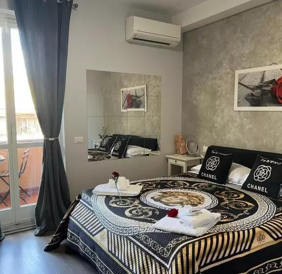 هتل A 2 Passi Dai Musei Luxury Guest House