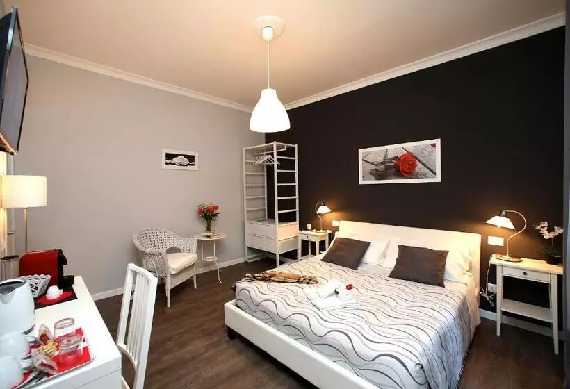 هتل A 2 Passi Dai Musei Luxury Guest House