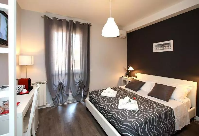 هتل A 2 Passi Dai Musei Luxury Guest House