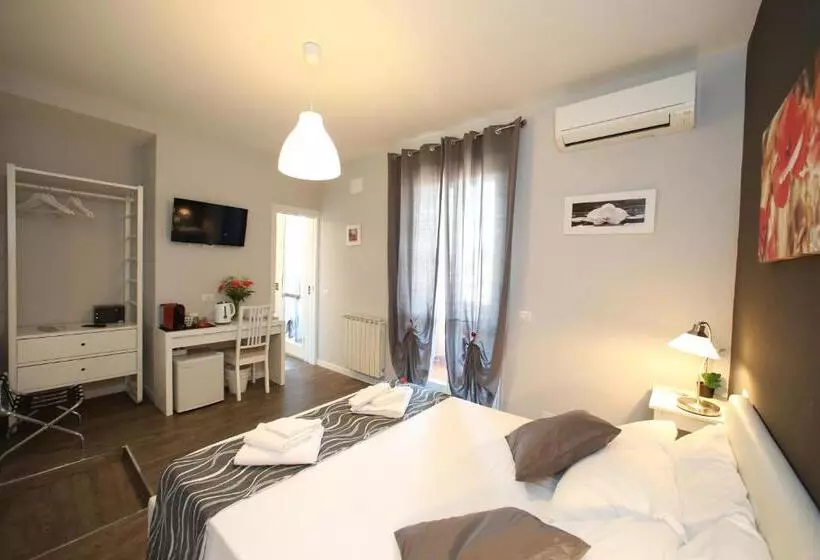 هتل A 2 Passi Dai Musei Luxury Guest House