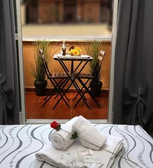 هتل A 2 Passi Dai Musei Luxury Guest House