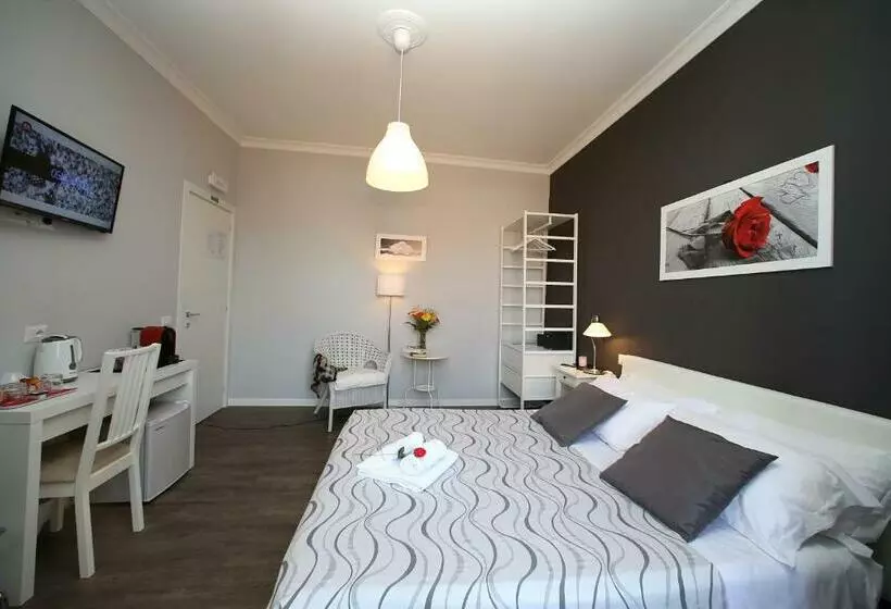هتل A 2 Passi Dai Musei Luxury Guest House