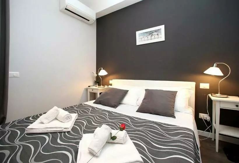 هتل A 2 Passi Dai Musei Luxury Guest House