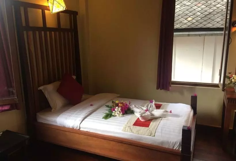 هتل Chaluenxay Villa