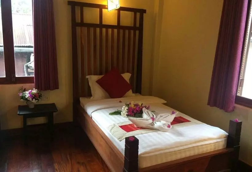 هتل Chaluenxay Villa