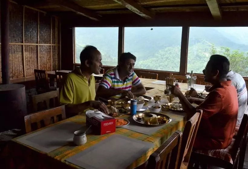 هتل Dhampus Village Eco Lodge