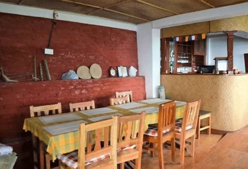 هتل Dhampus Village Eco Lodge