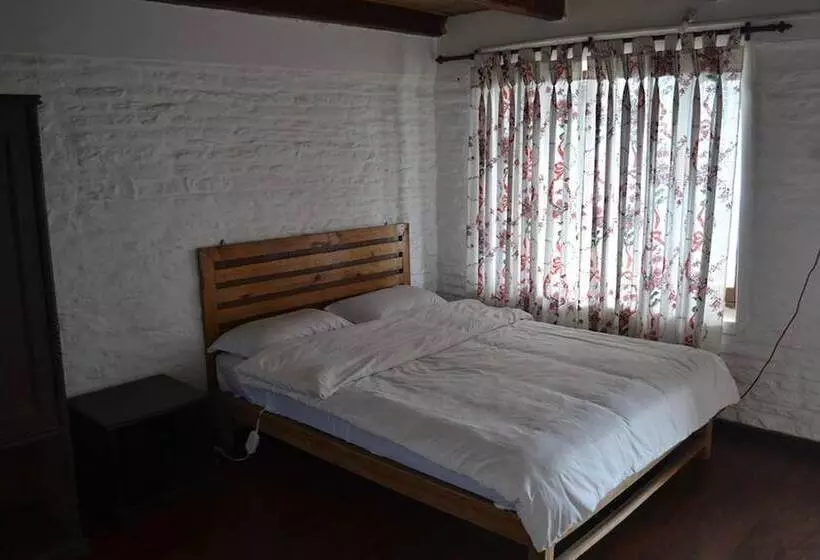 هتل Dhampus Village Eco Lodge