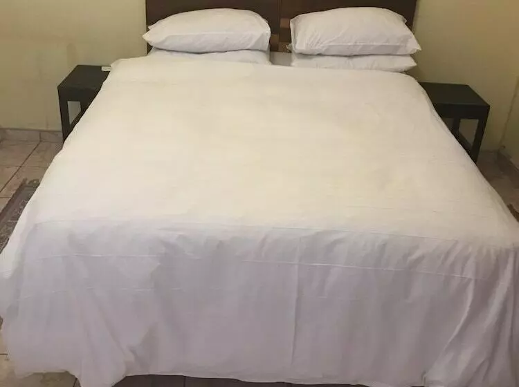 هتل Essence Of Africa Guesthouse