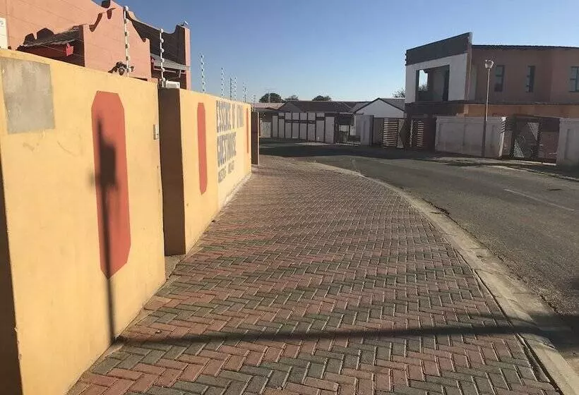 هتل Essence Of Africa Guesthouse