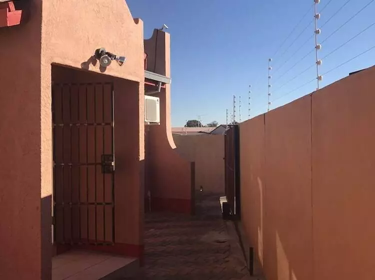 هتل Essence Of Africa Guesthouse