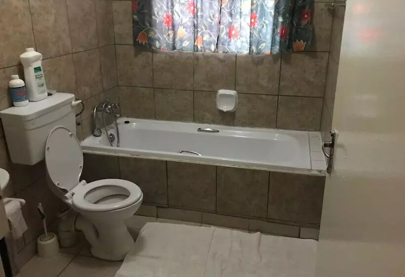 هتل Essence Of Africa Guesthouse