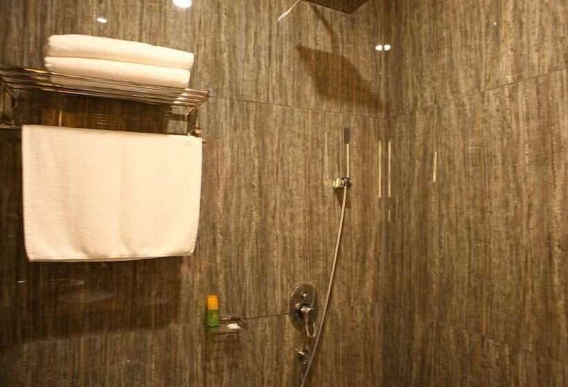 هتل Golden Valley