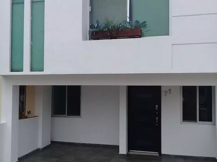 ホテル Guadalupe Inn House