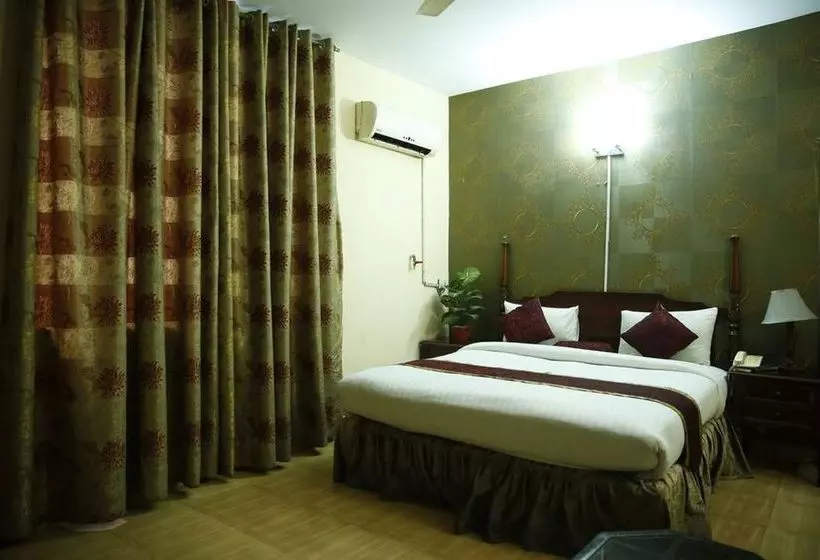 Mall View Hotel Gulberg