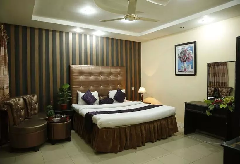 Mall View Hotel Gulberg